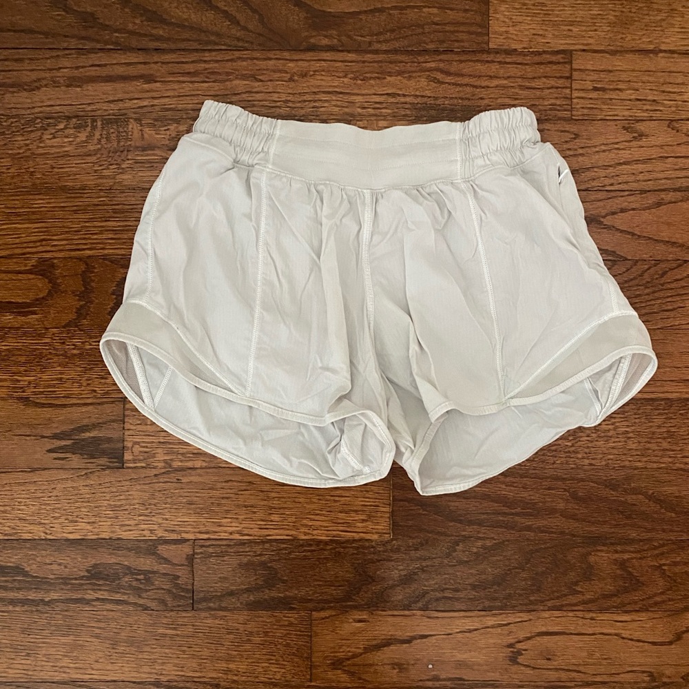 Lululemon- white hotty hot low rise 4”